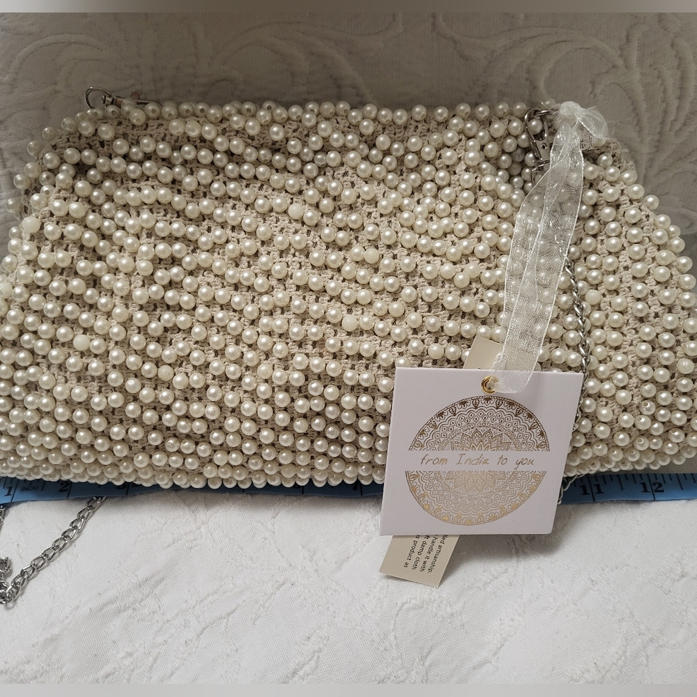 Elegant Cream Beaded Clutch with Curved Frame - Picture 3 of 15
